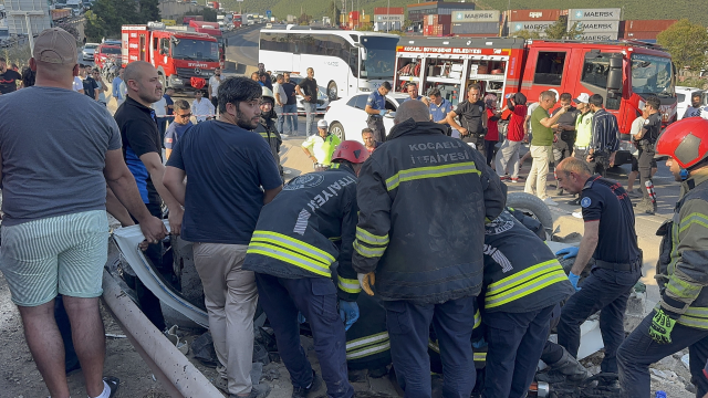 Cars collided with a truck: There are dead and injured
