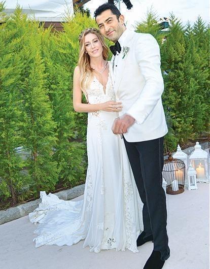 Kenan İmirzalioğlu and Sinem Kobal showed their love under the moonlight
