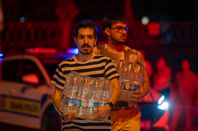 3 people, including a baby, lost their lives in the apartment fire, and 3 people were arrested