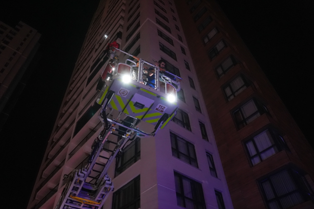3 people, including a baby, lost their lives in the apartment fire, and 3 people were arrested