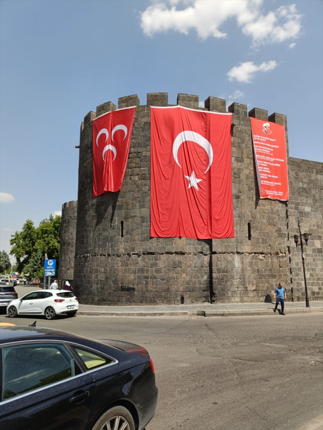 Reflections of the new process! MHP's banners are being hung everywhere in Diyarbakır