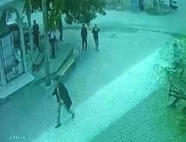 93-year-old man wreaked havoc in the village square with his gun: 1 seriously injured, 3 injured