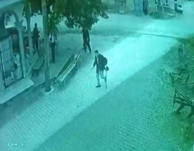 93-year-old man wreaked havoc in the village square with his gun: 1 seriously injured, 3 injured