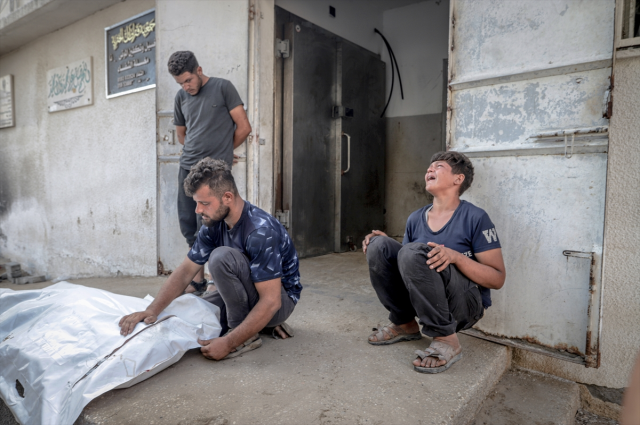Israel targeted civilians waiting for aid! A journalist broke down in tears live on air