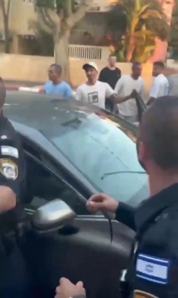 Israelis attacked the vehicle of Arab MP, chanting 'Death to Arabs'