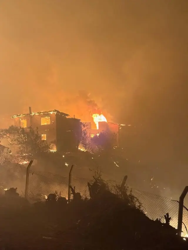 The forest fire in Sakarya spread to the evacuated neighborhood: Houses turned into fireballs