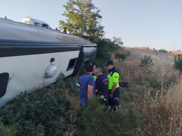 Passenger bus overturned into the ditch in Balıkesir: 27 injured