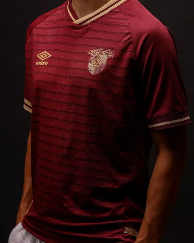 Göztepe introduced its new jerseys! Those who saw it looked again