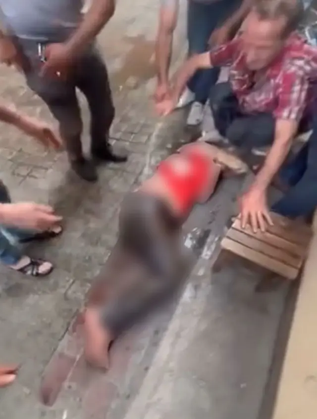 A woman trapped among the flames in a four-story building fire in Bursa was rescued by the locals