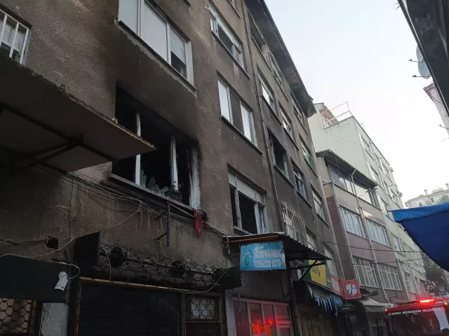 A woman trapped among the flames in a four-story building fire in Bursa was rescued by the locals