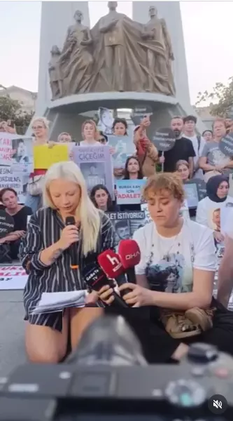Ece Seçkin supported the sit-in protest initiated for Mattia Ahmet Minguzzi