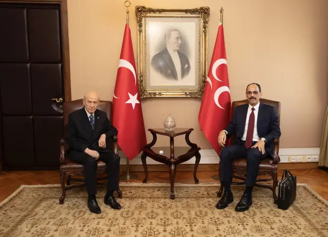 He doesn't even trust his close bodyguards! Here is the secret of the bag that İbrahim Kalın never parts with.