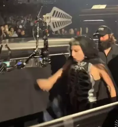 Famous singer caused hearts to race with her on-stage accident