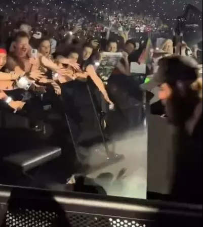Famous singer caused hearts to race with her on-stage accident