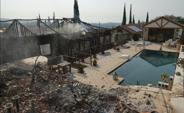 Fire disaster in Cyprus: 2 people burned to death in a vehicle, luxury villas turned to ashes