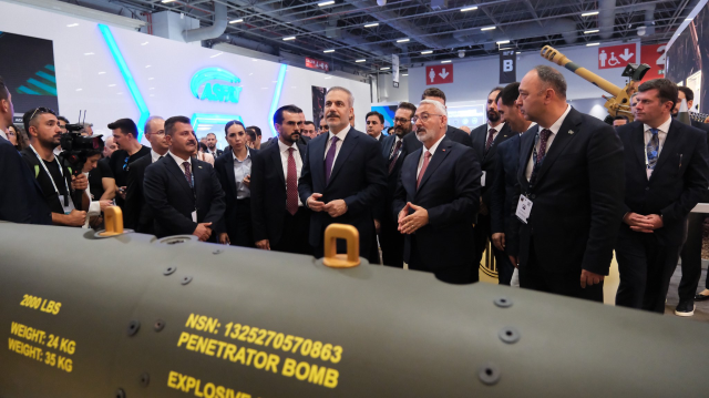 The image of Minister Fidan sending a message of military operation became an event