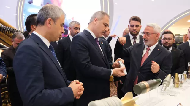The image of Minister Fidan sending a message of military operation became an event