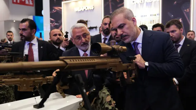 The image of Minister Fidan sending a message of military operation became an event