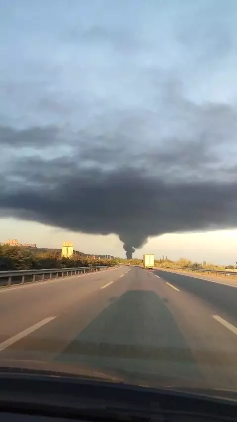 Fire at the recycling facility in Bursa! Black smoke covered the city