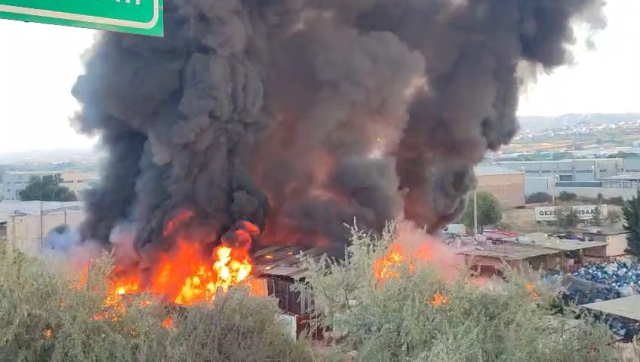 Fire at the recycling facility in Bursa! Black smoke covered the city