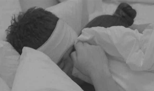 Contestant broke down in tears while hugging his girlfriend who decided to end their relationship