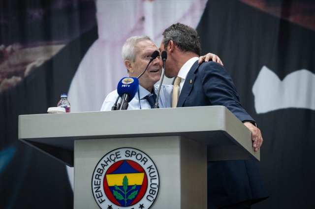 Aziz Yıldırım exploded at Hamdi Akın: Sit down, man