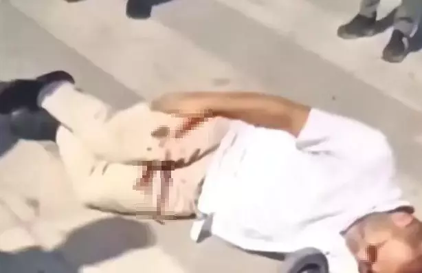 They shot the jeweler and stole the bag full of gold, and even fired at the police