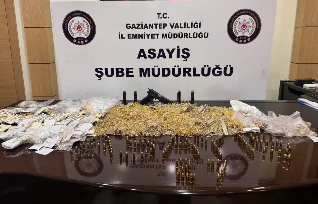 They shot the jeweler and stole the bag full of gold, and even fired at the police