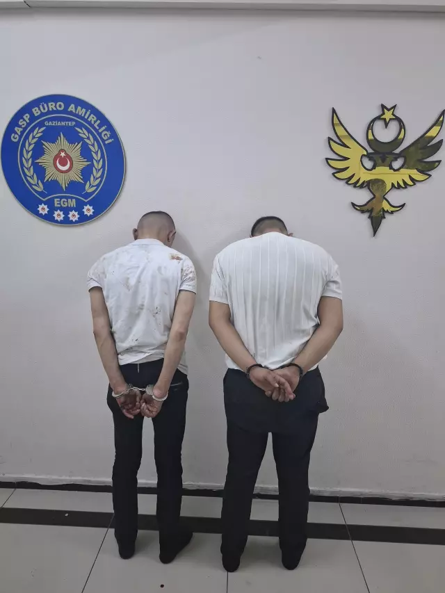 They shot the jeweler and stole the bag full of gold, and even fired at the police