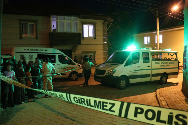 He first killed his girlfriend, then sent a message to his wife saying 'I love you very much' and committed suicide
