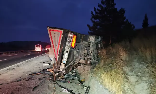 The bus crashed into the truck from behind, there are many injured