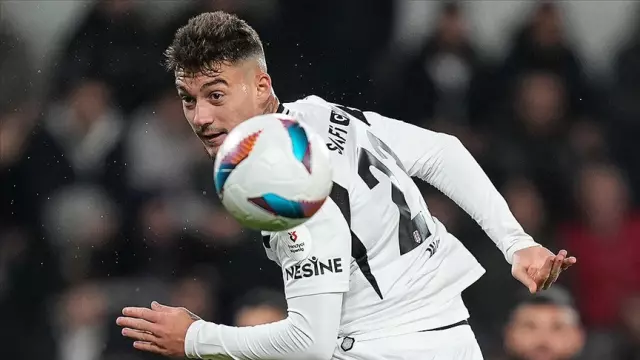 The shot taken by the star footballer broke his arm