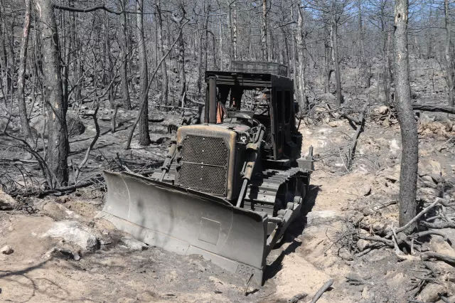 The area where 10 forest workers became martyrs! Vehicles turned to ashes, drag marks on the ground