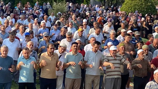 The public in Karabük, where the fires have been ongoing for a week, gathered for a rain prayer