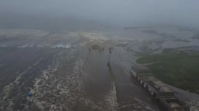 The first tsunami waves reached two countries after the 8.8 magnitude earthquake! Here are those moments