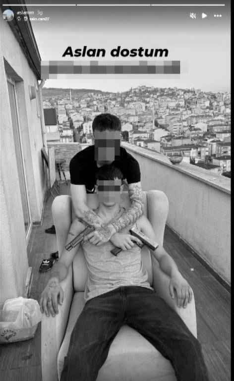 One shot at the workplace, the other shared! The question he asked when caught is significant
