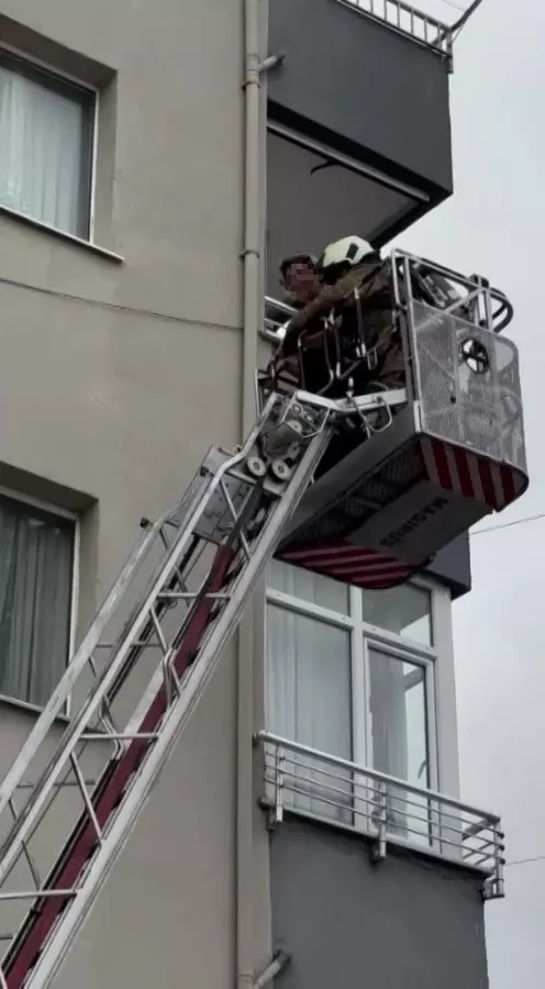 A fire broke out in a 10-story building in Üsküdar