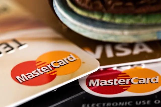 Attention credit card users! Interest rates are decreasing from tomorrow