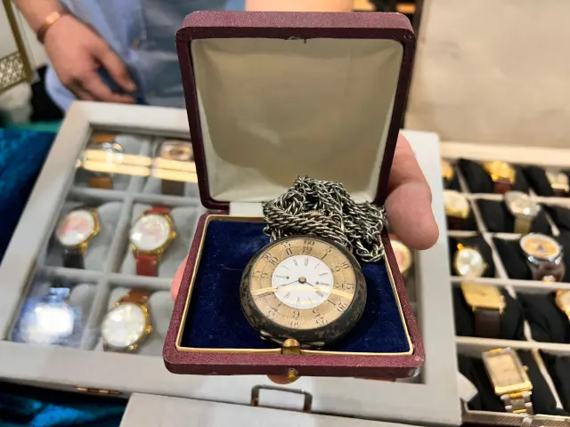 The clock showing the prayer times of Sultan 2. Abdulhamid Han is on sale for 4 thousand dollars