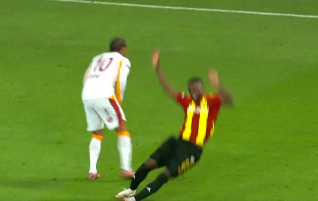 Was there a foul before Galatasaray's goal? Here are the famous commentators' opinions