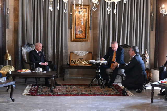 Interesting moments in the program: Bahçeli played 2 works for President Erdoğan