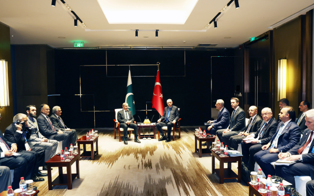 President Erdoğan and his wife participated in the family photo at the Shanghai Summit