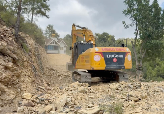 He moved his house, which received a demolition order, by walking it over the rails
