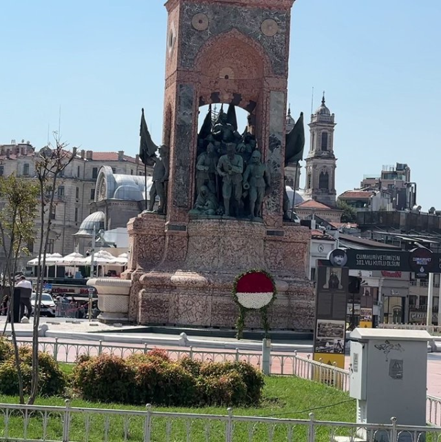 Cold shower for Gürsel Tekin! The wreath he left at the Taksim Republic Monument was removed