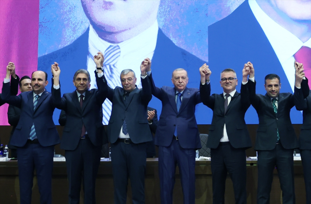 2 mayors have joined the AK Party! Their badges were pinned by President Erdoğan