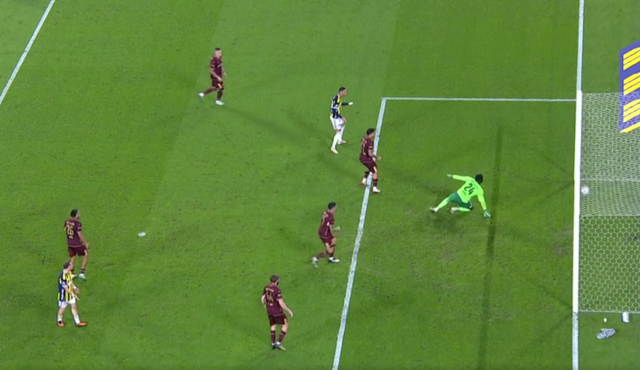 Is it a goal or not? Famous commentators expressed their views without hesitation on the position that divided the country