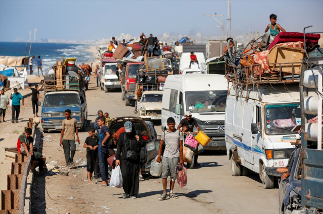 Israeli trucks loaded with explosives have entered Gaza, and the number of people fleeing the city is steadily increasing