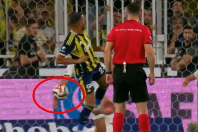 The moment that made an impact on the match! Fenerbahçe's penalty appeal