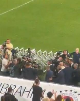 Ali Koç, who lost the election at Fenerbahçe, left the stadium to applause