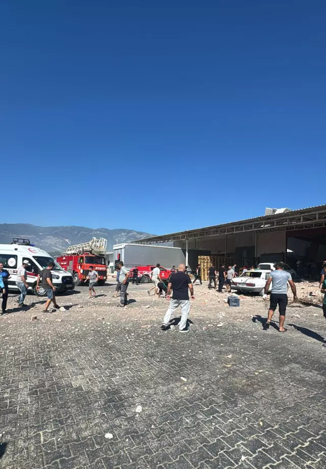 Explosion at the wholesale market in Antalya! 1 person lost their life, the moment of the incident was captured on camera